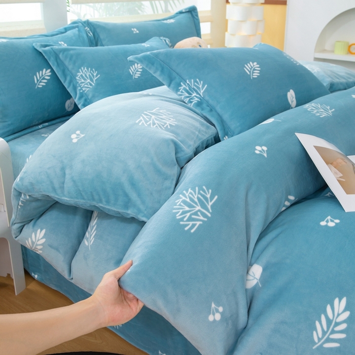 91家纺网 家纺一手货源 找家纺 优姿家纺 2025新款加厚全消光牛奶绒印花四件套美拉时光