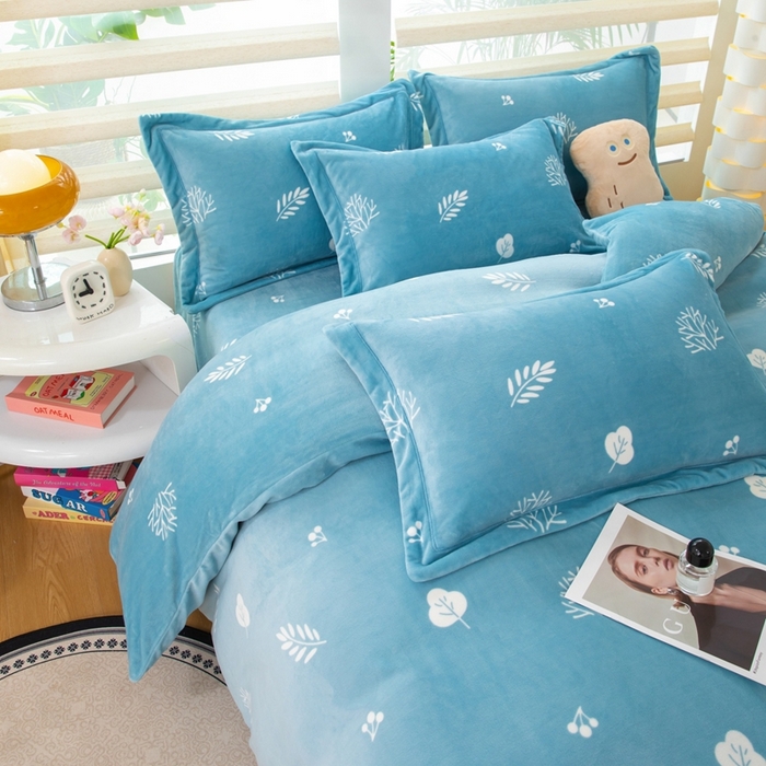 91家纺网 家纺一手货源 找家纺 优姿家纺 2025新款加厚全消光牛奶绒印花四件套美拉时光