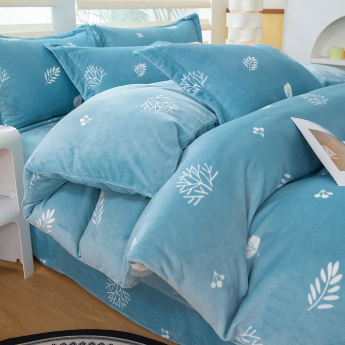 91家纺网 家纺一手货源 找家纺 优姿家纺 2025新款加厚全消光牛奶绒印花四件套美拉时光