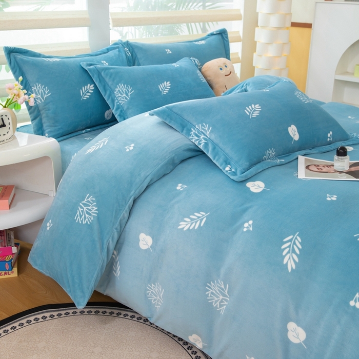 91家纺网 家纺一手货源 找家纺 优姿家纺 2025新款加厚全消光牛奶绒印花四件套美拉时光