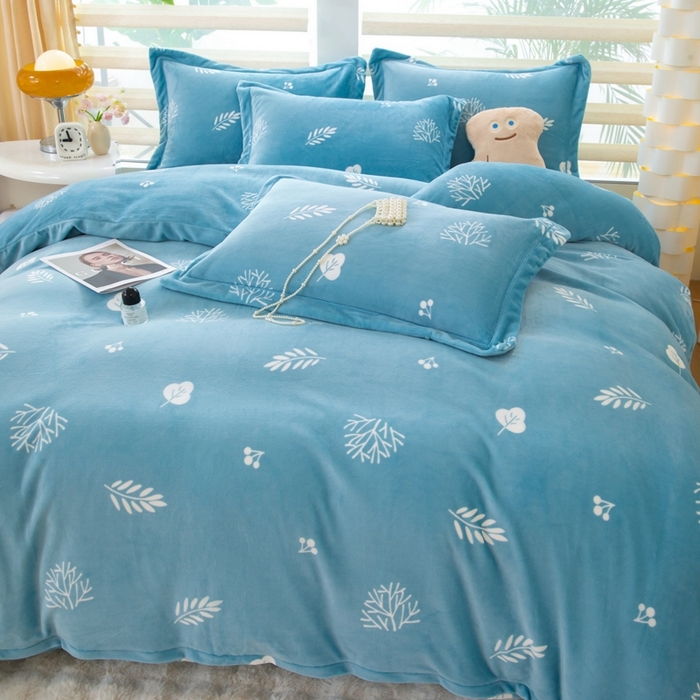 91家纺网 家纺一手货源 找家纺 优姿家纺 2025新款加厚全消光牛奶绒印花四件套美拉时光