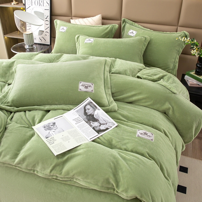 91家纺网 家纺一手货源 找家纺 优姿家纺 2025新款加厚全消光牛奶绒印花四件套抹茶绿