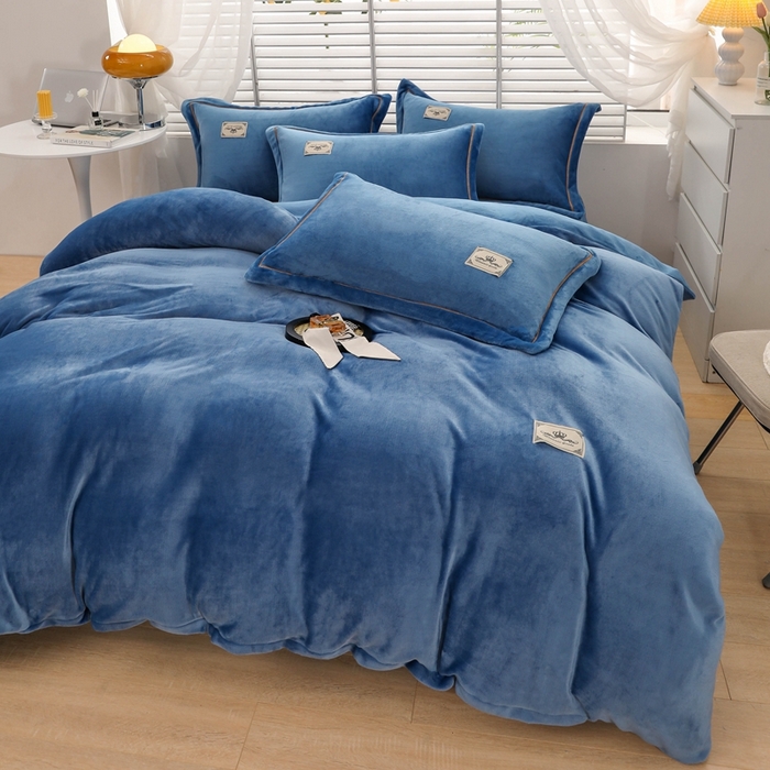 91家纺网 家纺一手货源 找家纺 优姿家纺 2025新款加厚全消光牛奶绒印花四件套牛仔兰