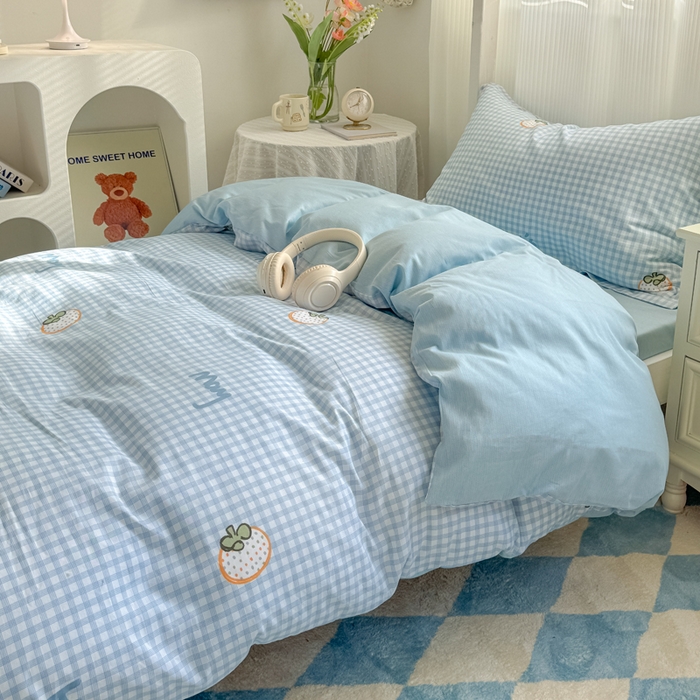 91家纺网 家纺一手货源 找家纺 红淳家纺 2025新款全棉青少年学生三件套 格纹水果（蓝）