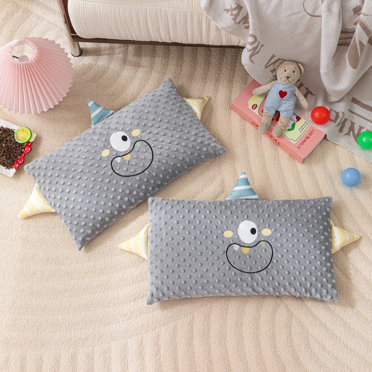 91家纺网 家纺一手货源 找家纺 织布人 2025新款荞麦枕豆豆绒小怪兽卡通儿童荞麦枕学生枕开学季宿舍枕头枕芯 太空豆豆荞麦枕-太空眼灰色 30x50cm/只