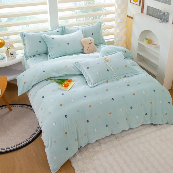 91家纺网 家纺一手货源 找家纺 优姿家纺 2025新款加厚全消光牛奶绒印花四件套怦然心动-绿