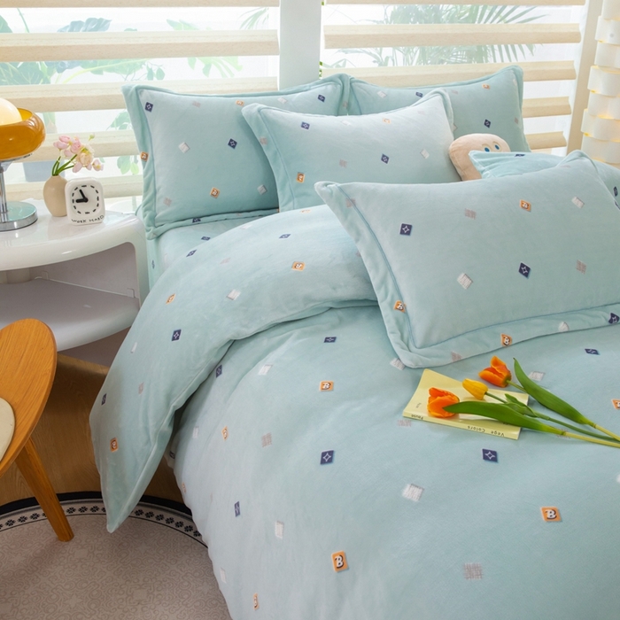 91家纺网 家纺一手货源 找家纺 优姿家纺 2025新款加厚全消光牛奶绒印花四件套怦然心动-绿