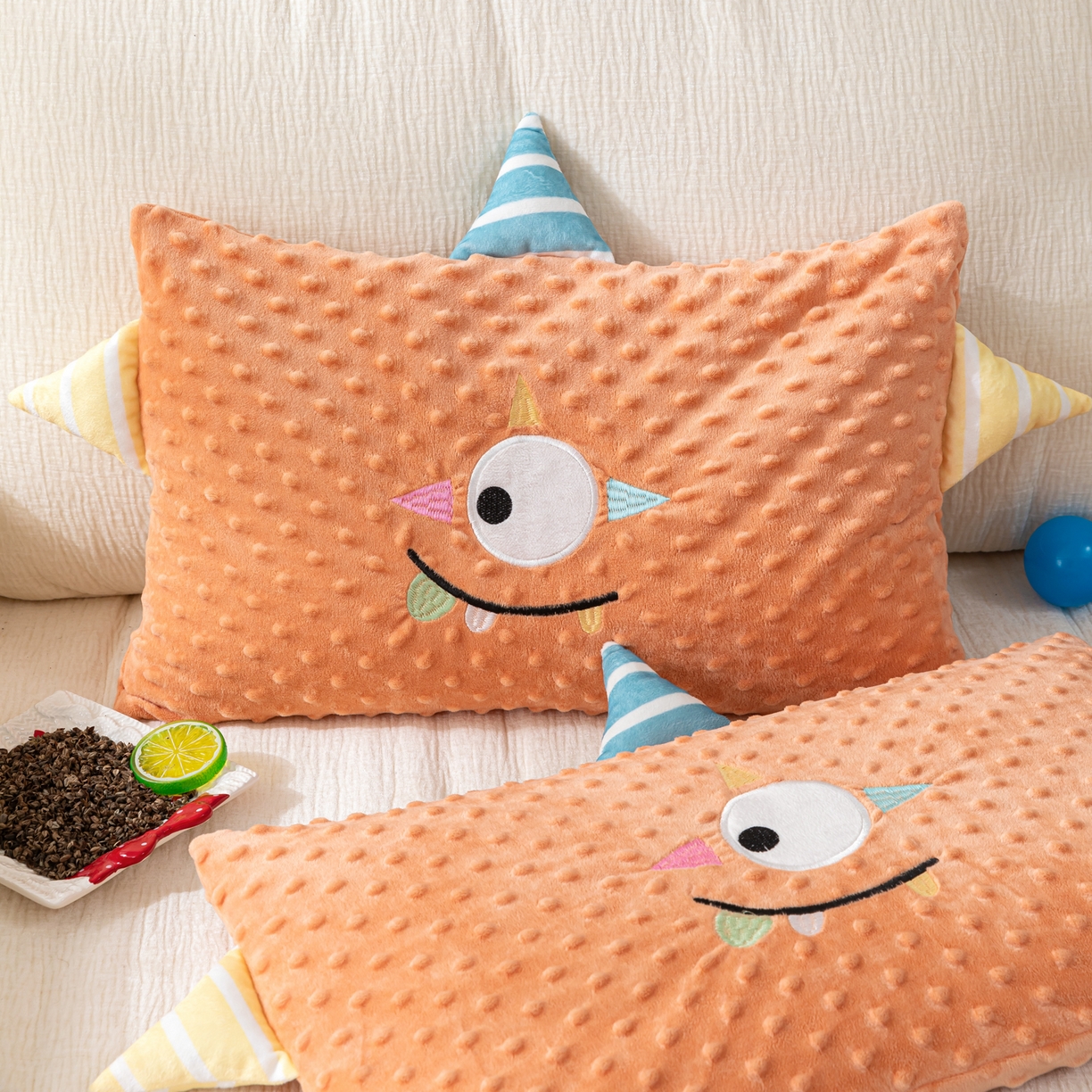 91家纺网 家纺一手货源 找家纺 织布人 2025新款荞麦枕豆豆绒小怪兽卡通儿童荞麦枕学生枕开学季宿舍枕头枕芯 太空豆豆荞麦枕-太空眼桔色 30x50cm/只