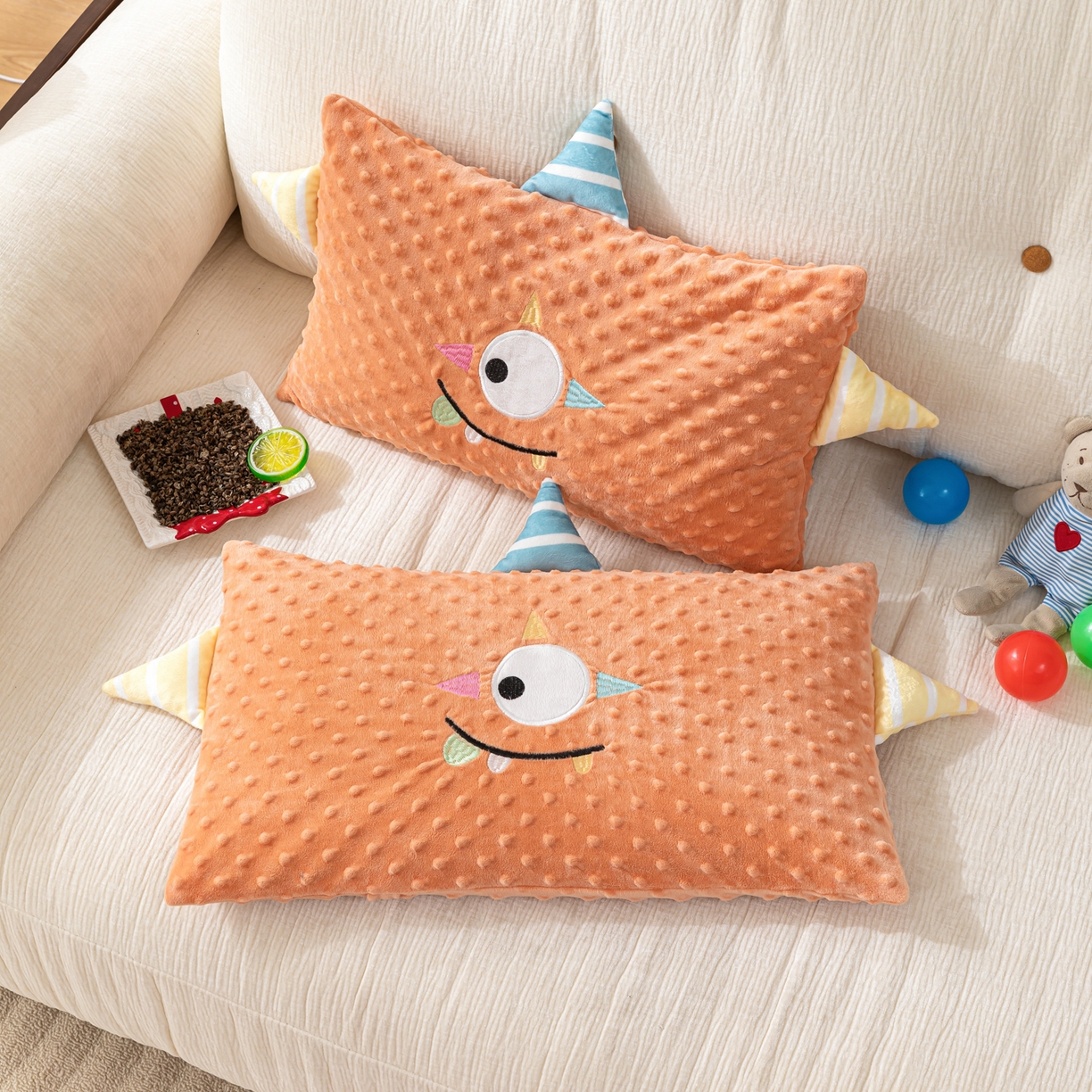 91家纺网 家纺一手货源 找家纺 织布人 2025新款荞麦枕豆豆绒小怪兽卡通儿童荞麦枕学生枕开学季宿舍枕头枕芯 太空豆豆荞麦枕-太空眼桔色 30x50cm/只