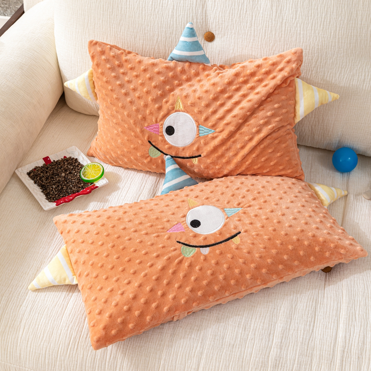 91家纺网 家纺一手货源 找家纺 织布人 2025新款荞麦枕豆豆绒小怪兽卡通儿童荞麦枕学生枕开学季宿舍枕头枕芯 太空豆豆荞麦枕-太空眼桔色 30x50cm/只