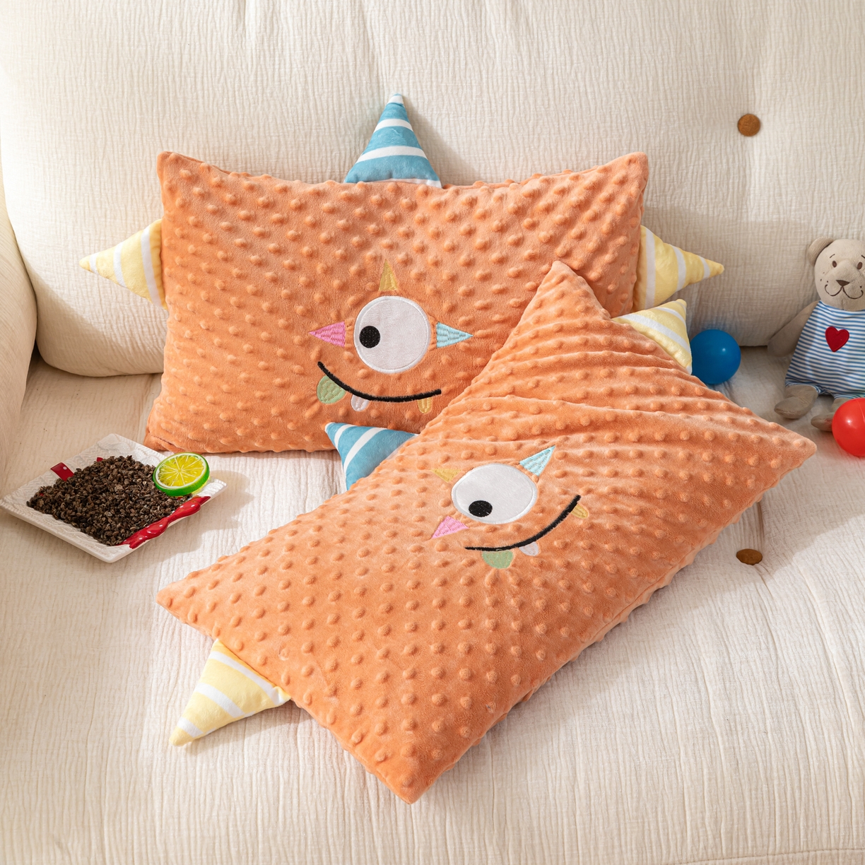 91家纺网 家纺一手货源 找家纺 织布人 2025新款荞麦枕豆豆绒小怪兽卡通儿童荞麦枕学生枕开学季宿舍枕头枕芯 太空豆豆荞麦枕-太空眼桔色 30x50cm/只