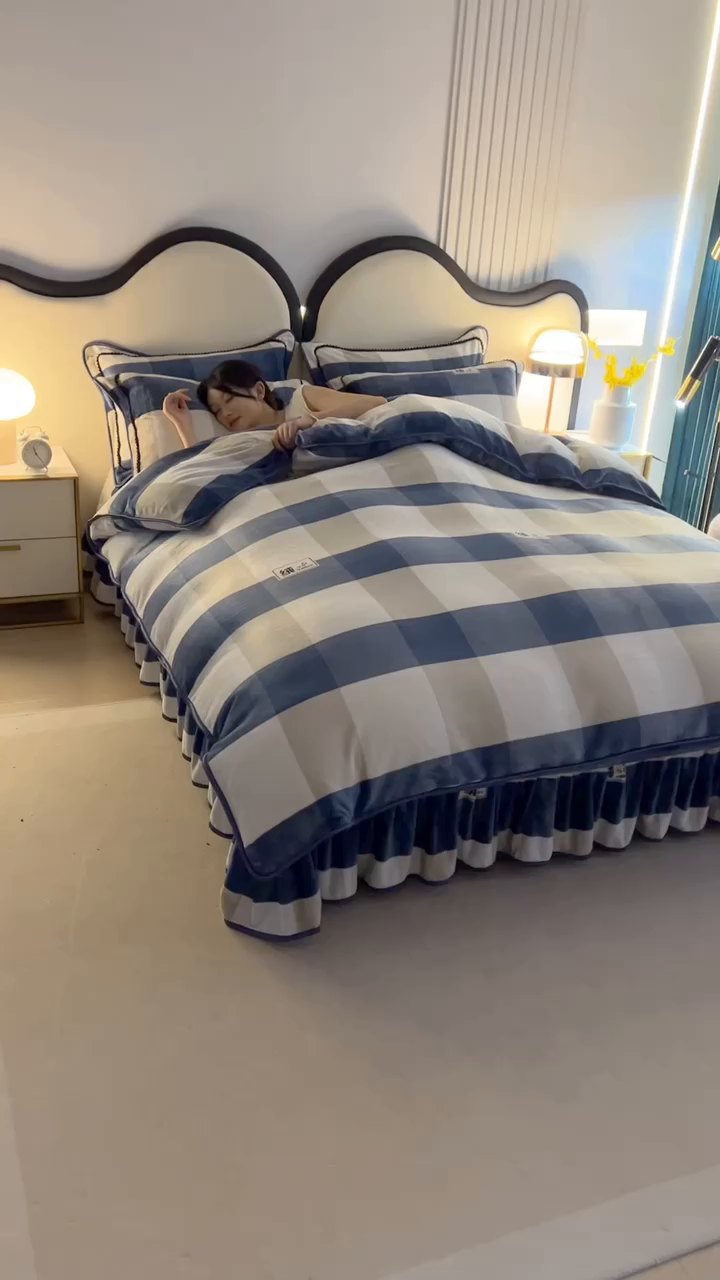 91家纺网 家纺一手货源 找家纺 代芙家纺2025款高克重10斤牛奶绒四件套【下载图片前看下详情公告】简约蓝格