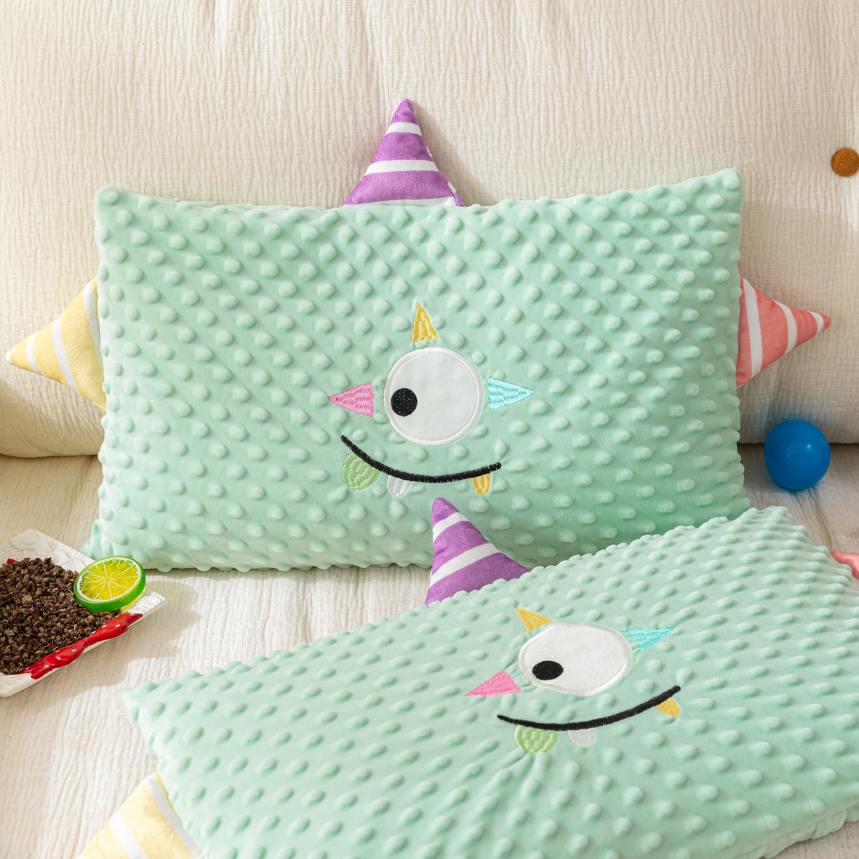 91家纺网 家纺一手货源 找家纺 织布人 2025新款荞麦枕豆豆绒小怪兽卡通儿童荞麦枕学生枕开学季宿舍枕头枕芯 太空豆豆荞麦枕-太空眼浅蓝 30x50cm/只