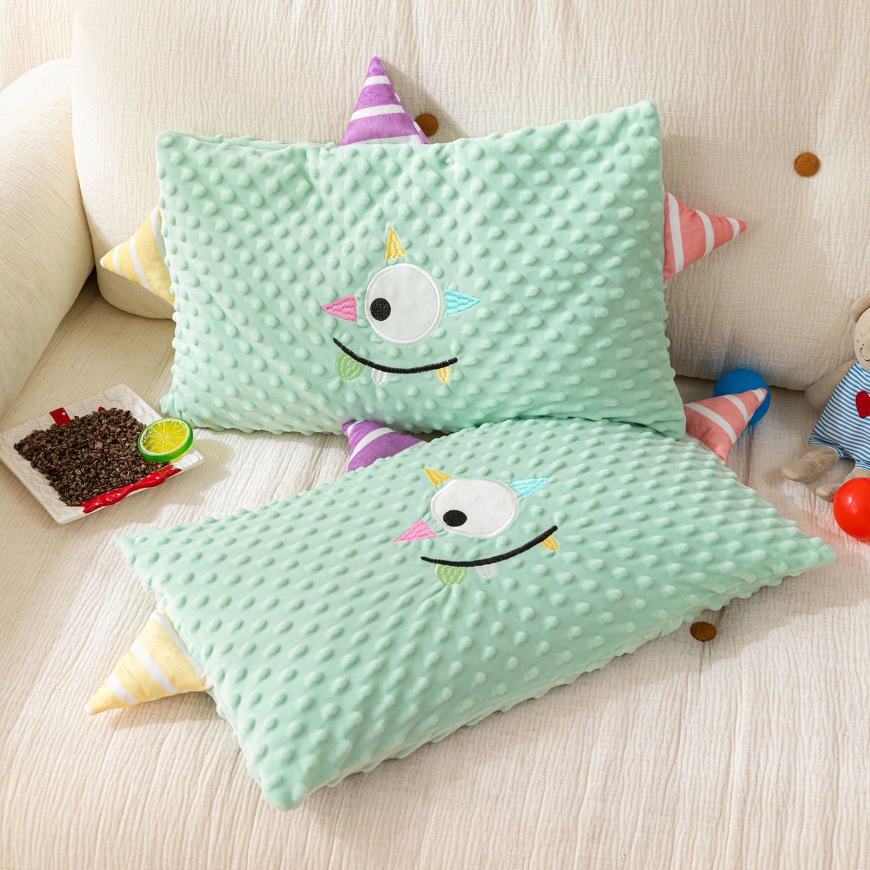 91家纺网 家纺一手货源 找家纺 织布人 2025新款荞麦枕豆豆绒小怪兽卡通儿童荞麦枕学生枕开学季宿舍枕头枕芯 太空豆豆荞麦枕-太空眼浅蓝 30x50cm/只