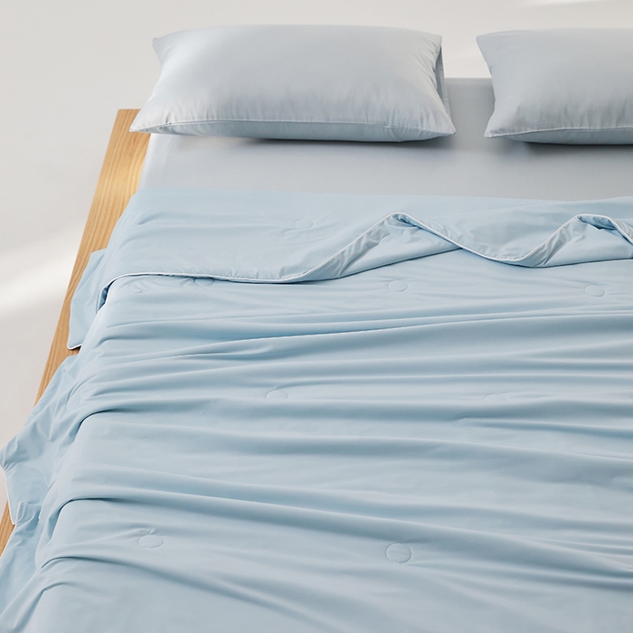 91家纺网 家纺一手货源 找家纺 红淳家纺 2025新款冰激凌系列-90锦纶-A类凉感冰敷夏被 天空蓝