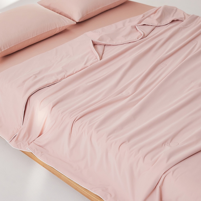 91家纺网 家纺一手货源 找家纺 红淳家纺 2025新款冰激凌系列-90锦纶-A类凉感冰敷夏被 雾霾粉