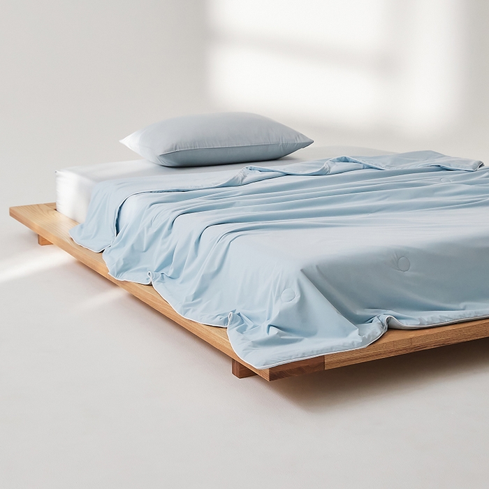 91家纺网 家纺一手货源 找家纺 红淳家纺 2025新款冰激凌系列-90锦纶-A类凉感冰敷夏被 天空蓝