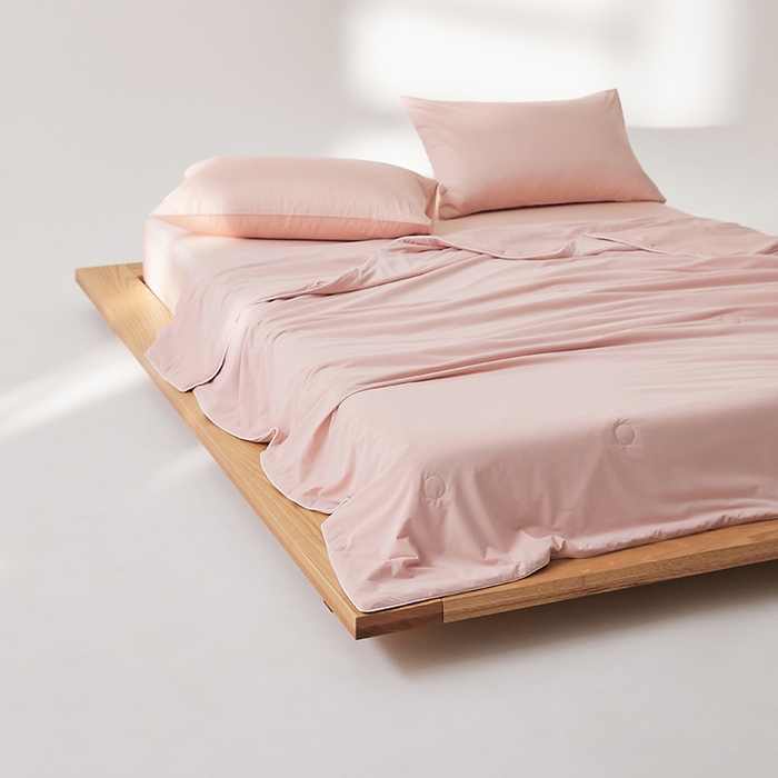 91家纺网 家纺一手货源 找家纺 红淳家纺 2025新款冰激凌系列-90锦纶-A类凉感冰敷夏被 雾霾粉