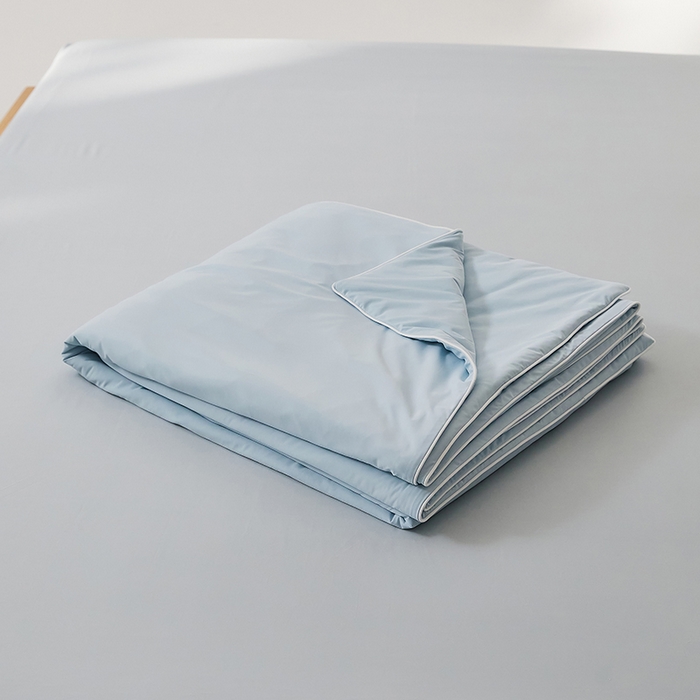 91家纺网 家纺一手货源 找家纺 红淳家纺 2025新款冰激凌系列-90锦纶-A类凉感冰敷夏被 天空蓝