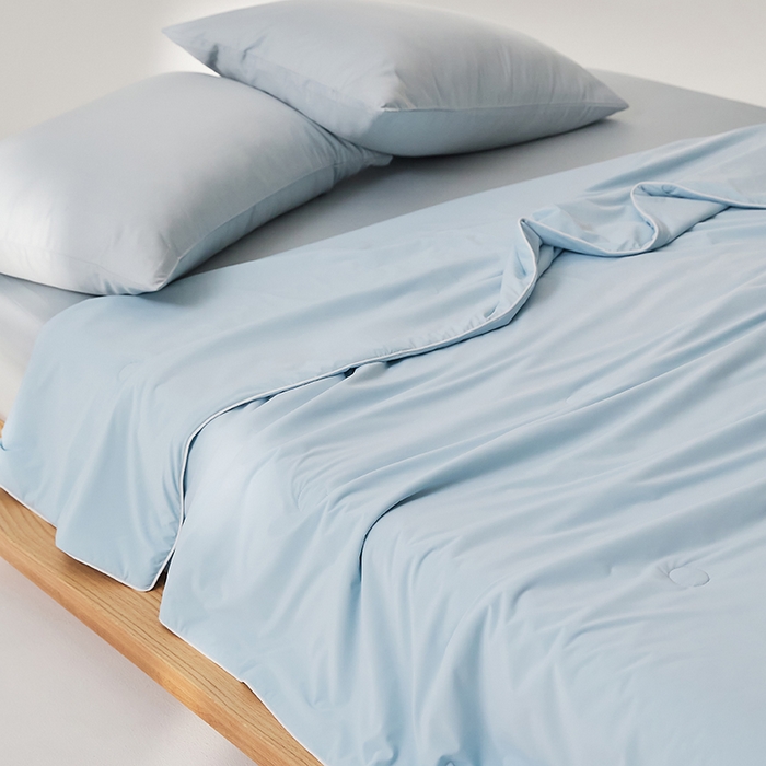 91家纺网 家纺一手货源 找家纺 红淳家纺 2025新款冰激凌系列-90锦纶-A类凉感冰敷夏被 天空蓝