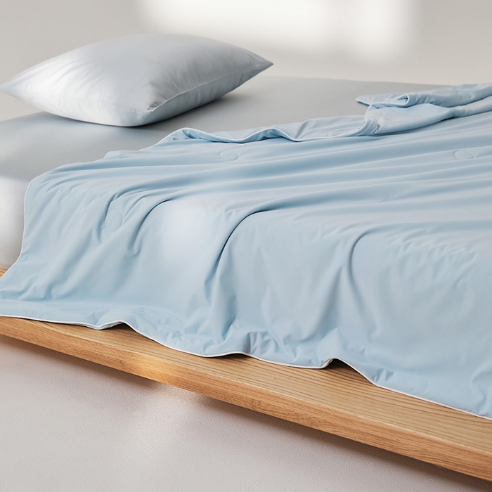 91家纺网 家纺一手货源 找家纺 红淳家纺 2025新款冰激凌系列-90锦纶-A类凉感冰敷夏被 天空蓝