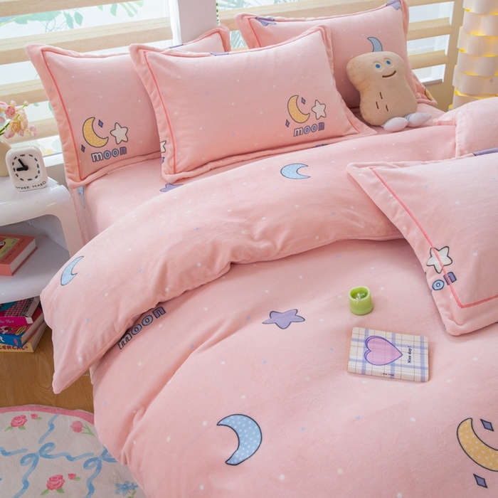 91家纺网 家纺一手货源 找家纺 优姿家纺 2025新款加厚全消光牛奶绒印花四件套午夜星空