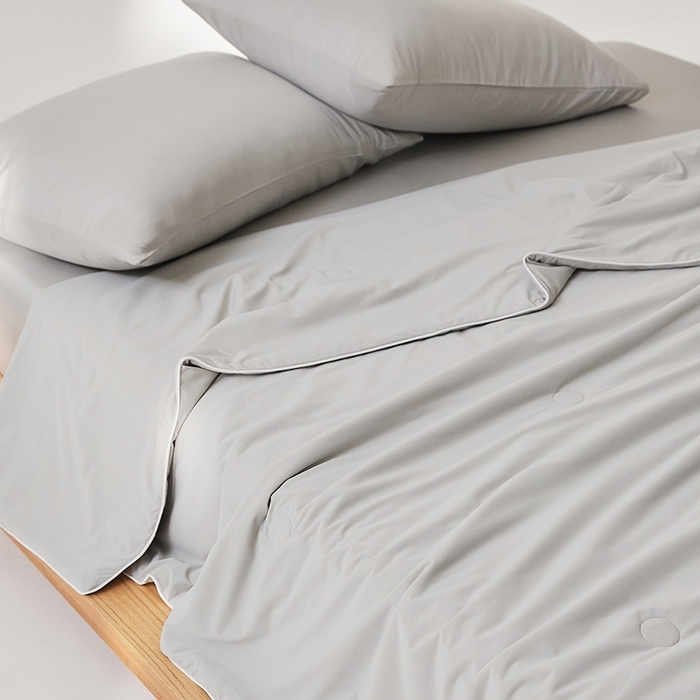 91家纺网 家纺一手货源 找家纺 红淳家纺 2025新款冰激凌系列-90锦纶-A类凉感冰敷夏被 卡其灰