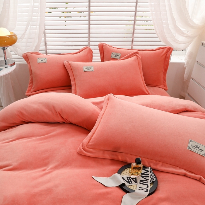 91家纺网 家纺一手货源 找家纺 优姿家纺 2025新款加厚全消光牛奶绒印花四件套香妃桔