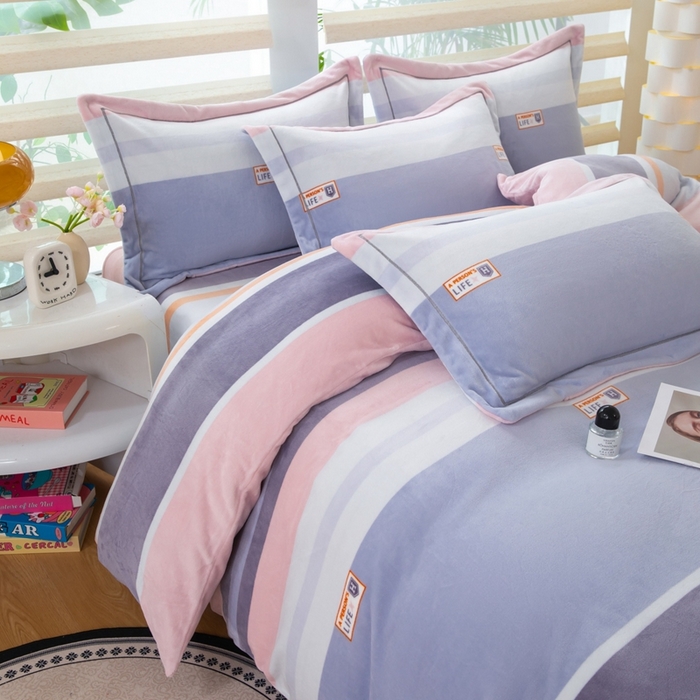 91家纺网 家纺一手货源 找家纺 优姿家纺 2025新款加厚全消光牛奶绒印花四件套香伊爱情