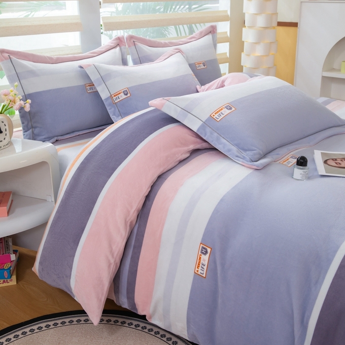 91家纺网 家纺一手货源 找家纺 优姿家纺 2025新款加厚全消光牛奶绒印花四件套香伊爱情