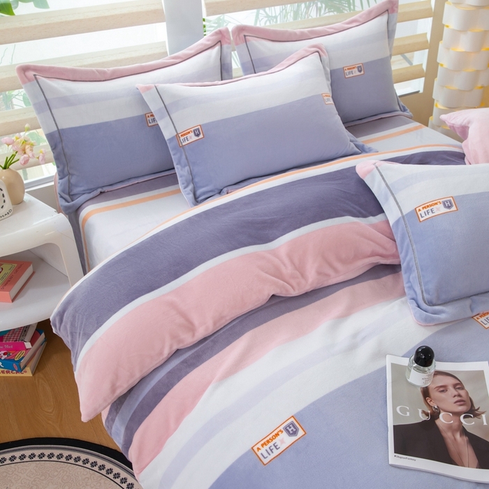 91家纺网 家纺一手货源 找家纺 优姿家纺 2025新款加厚全消光牛奶绒印花四件套香伊爱情