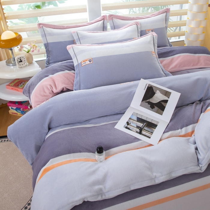 91家纺网 家纺一手货源 找家纺 优姿家纺 2025新款加厚全消光牛奶绒印花四件套香伊爱情