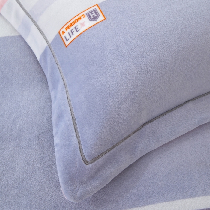 91家纺网 家纺一手货源 找家纺 优姿家纺 2025新款加厚全消光牛奶绒印花四件套香伊爱情