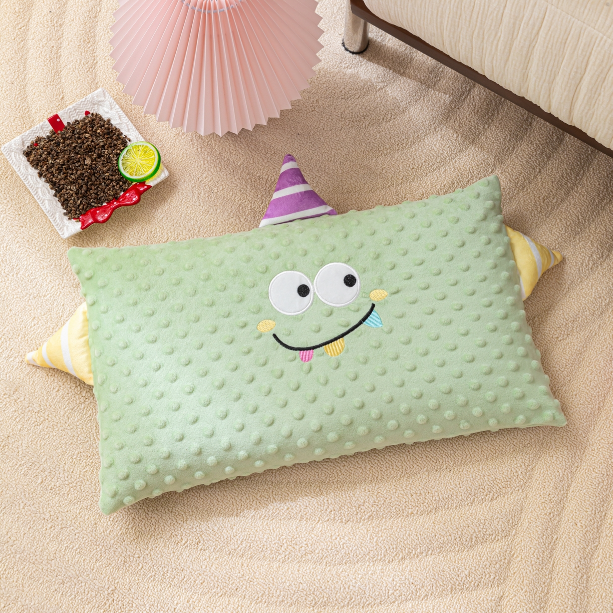 91家纺网 家纺一手货源 找家纺 织布人 2025新款荞麦枕豆豆绒小怪兽卡通儿童荞麦枕学生枕开学季宿舍枕头枕芯 太空豆豆荞麦枕-小怪兽绿色 30x50cm/只