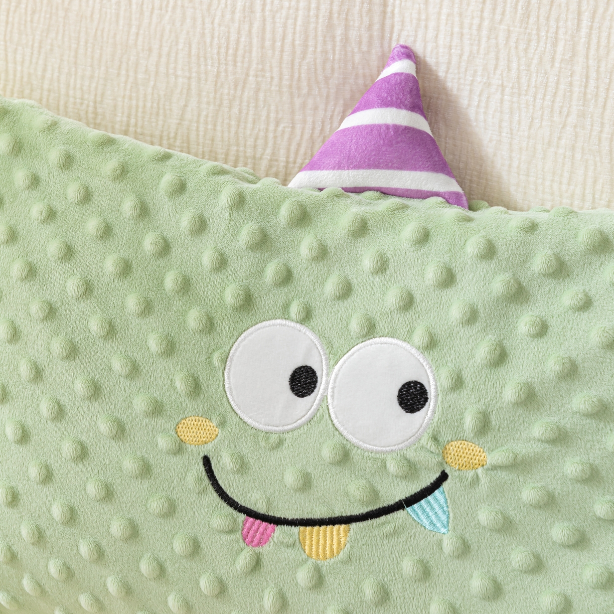 91家纺网 家纺一手货源 找家纺 织布人 2025新款荞麦枕豆豆绒小怪兽卡通儿童荞麦枕学生枕开学季宿舍枕头枕芯 太空豆豆荞麦枕-小怪兽绿色 30x50cm/只