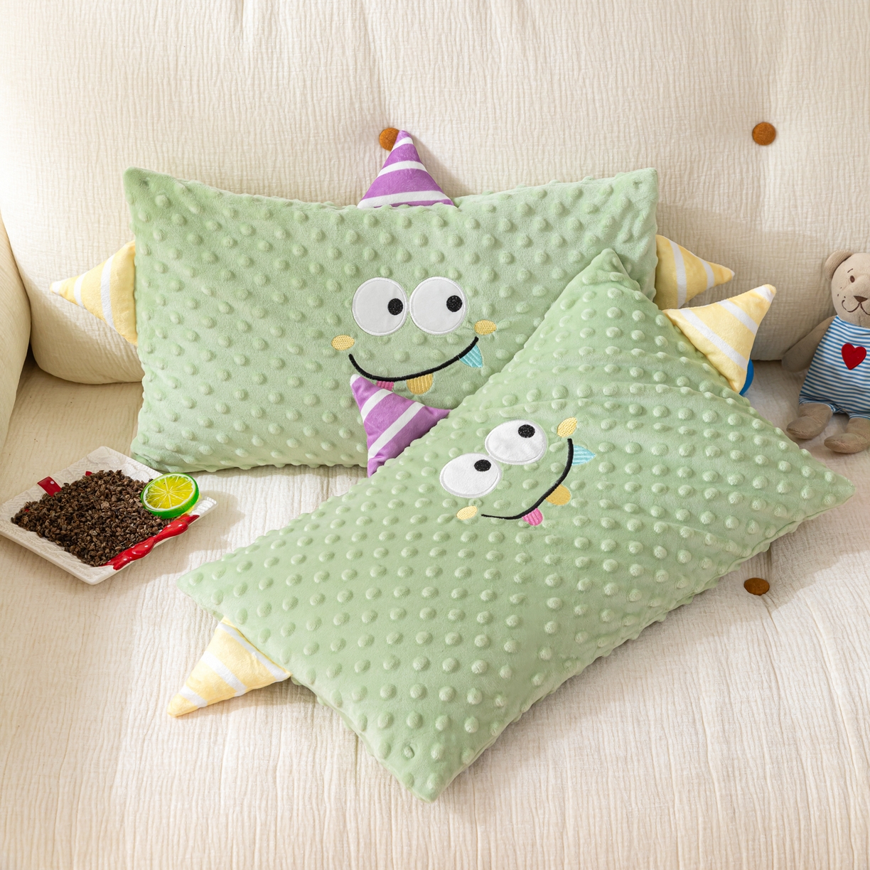 91家纺网 家纺一手货源 找家纺 织布人 2025新款荞麦枕豆豆绒小怪兽卡通儿童荞麦枕学生枕开学季宿舍枕头枕芯 太空豆豆荞麦枕-小怪兽绿色 30x50cm/只