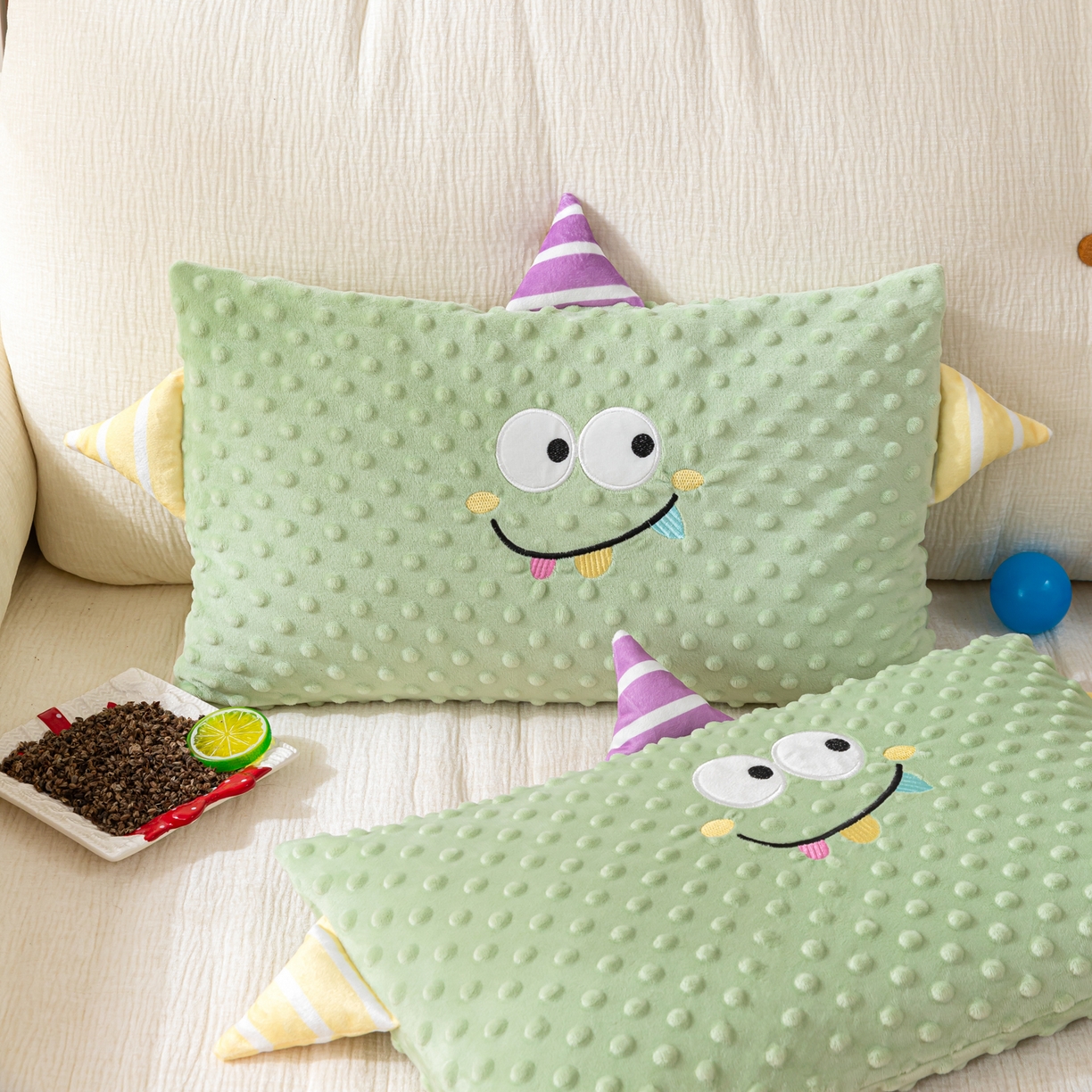 91家纺网 家纺一手货源 找家纺 织布人 2025新款荞麦枕豆豆绒小怪兽卡通儿童荞麦枕学生枕开学季宿舍枕头枕芯 太空豆豆荞麦枕-小怪兽绿色 30x50cm/只