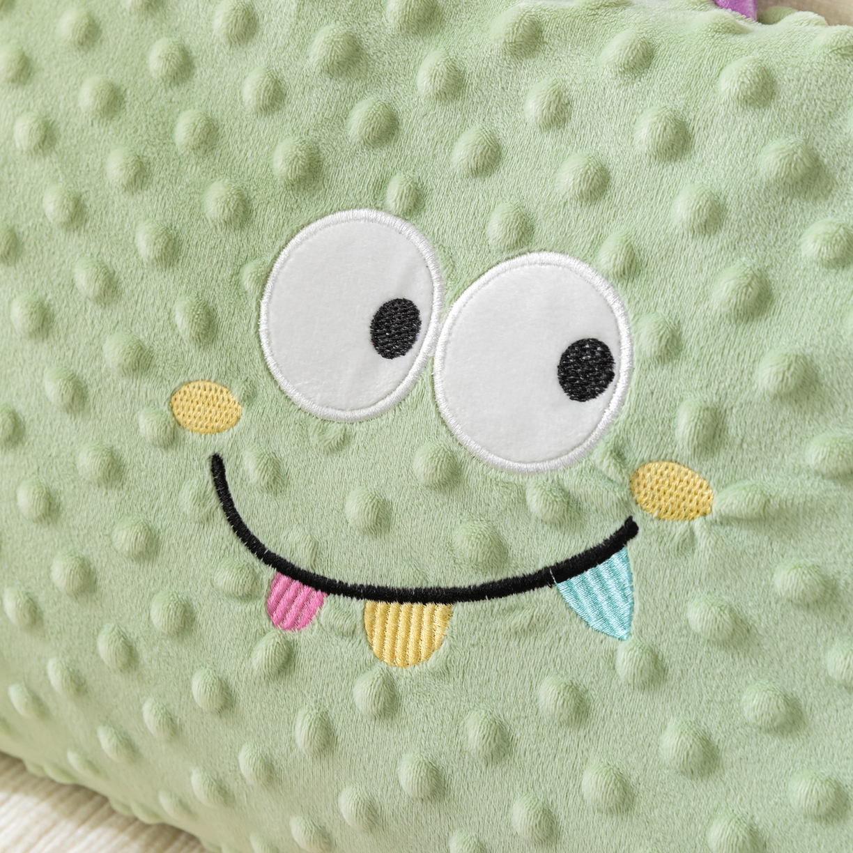 91家纺网 家纺一手货源 找家纺 织布人 2025新款荞麦枕豆豆绒小怪兽卡通儿童荞麦枕学生枕开学季宿舍枕头枕芯 太空豆豆荞麦枕-小怪兽绿色 30x50cm/只