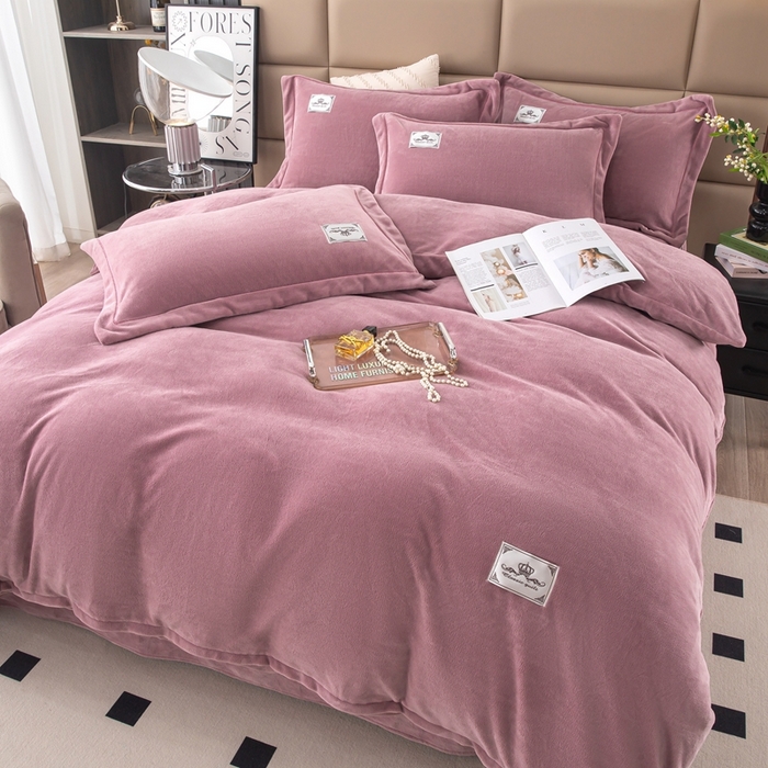 91家纺网 家纺一手货源 找家纺 优姿家纺 2025新款加厚全消光牛奶绒印花四件套香芋紫