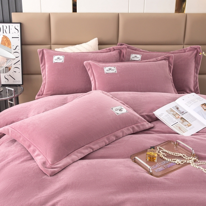 91家纺网 家纺一手货源 找家纺 优姿家纺 2025新款加厚全消光牛奶绒印花四件套香芋紫