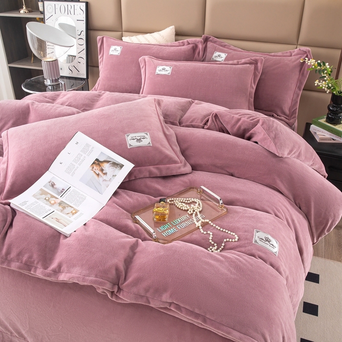 91家纺网 家纺一手货源 找家纺 优姿家纺 2025新款加厚全消光牛奶绒印花四件套香芋紫