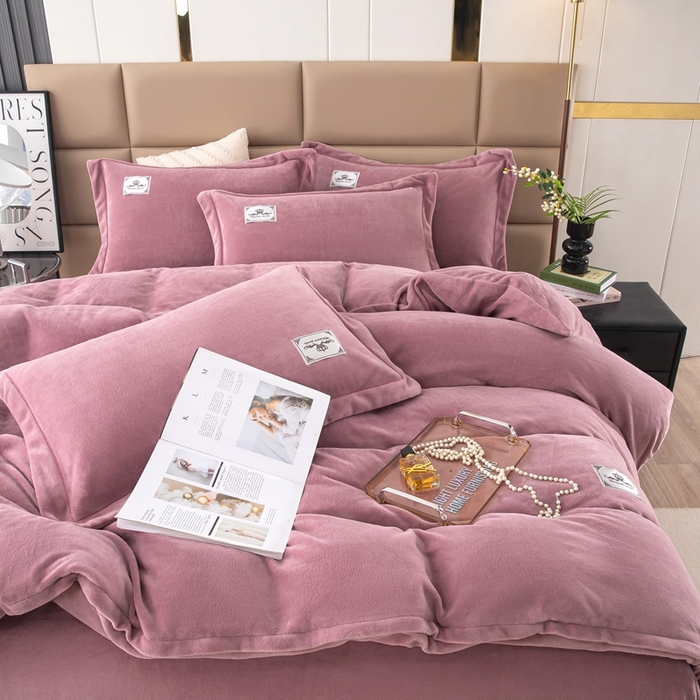 91家纺网 家纺一手货源 找家纺 优姿家纺 2025新款加厚全消光牛奶绒印花四件套香芋紫