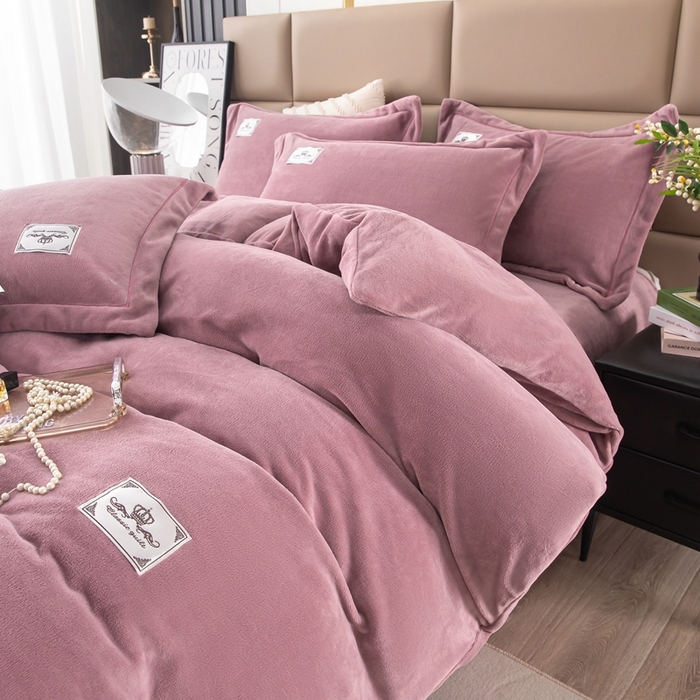 91家纺网 家纺一手货源 找家纺 优姿家纺 2025新款加厚全消光牛奶绒印花四件套香芋紫