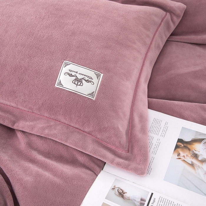 91家纺网 家纺一手货源 找家纺 优姿家纺 2025新款加厚全消光牛奶绒印花四件套香芋紫