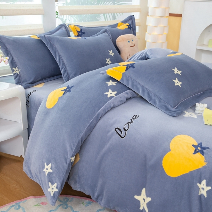 91家纺网 家纺一手货源 找家纺 优姿家纺 2025新款加厚全消光牛奶绒印花四件套心情爱恋