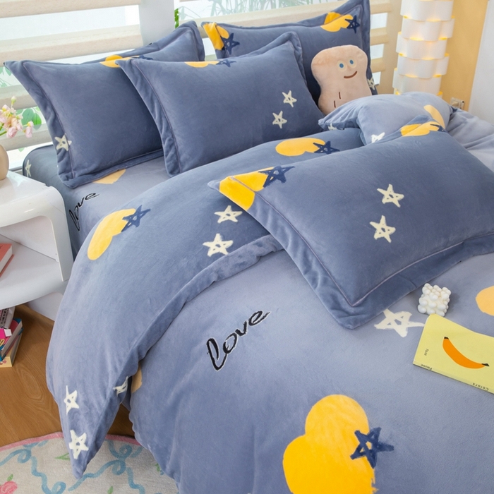 91家纺网 家纺一手货源 找家纺 优姿家纺 2025新款加厚全消光牛奶绒印花四件套心情爱恋