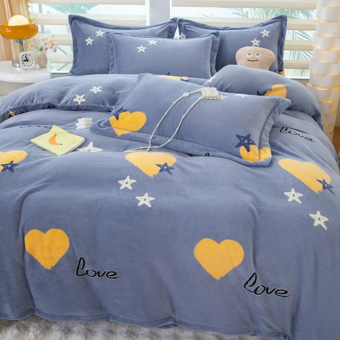 91家纺网 家纺一手货源 找家纺 优姿家纺 2025新款加厚全消光牛奶绒印花四件套心情爱恋