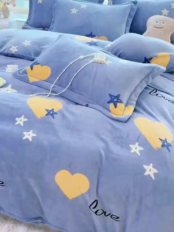 91家纺网 家纺一手货源 找家纺 优姿家纺 2025新款加厚全消光牛奶绒印花四件套心情爱恋