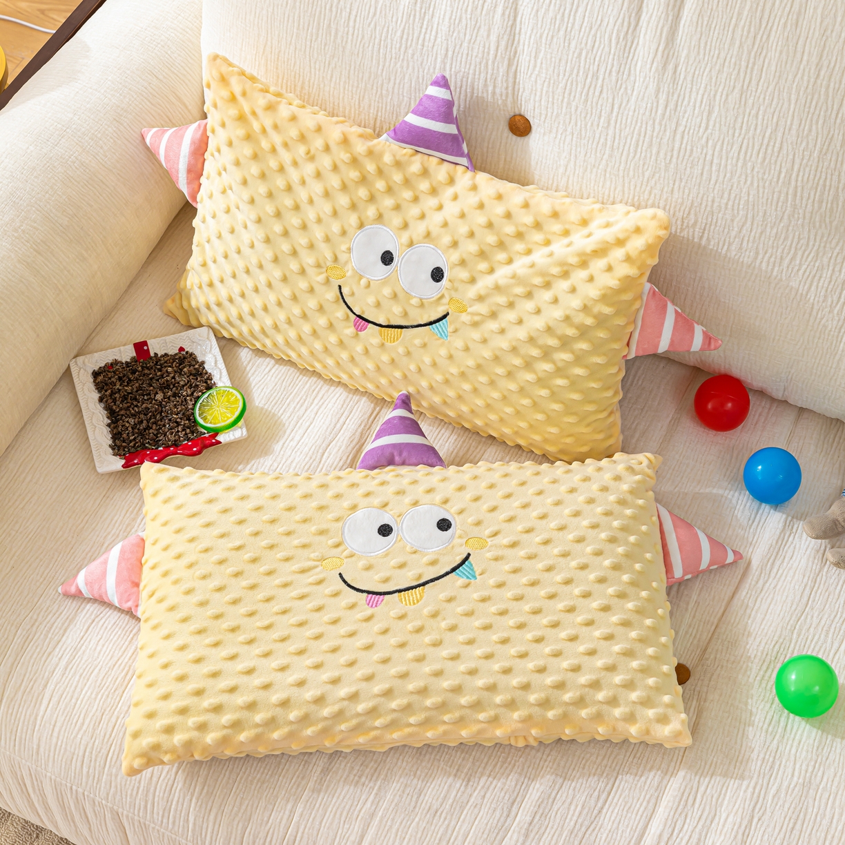 91家纺网 家纺一手货源 找家纺 织布人 2025新款荞麦枕豆豆绒小怪兽卡通儿童荞麦枕学生枕开学季宿舍枕头枕芯 太空豆豆荞麦枕-小怪兽米黄 30x50cm/只