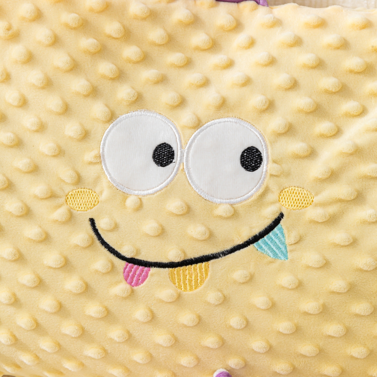 91家纺网 家纺一手货源 找家纺 织布人 2025新款荞麦枕豆豆绒小怪兽卡通儿童荞麦枕学生枕开学季宿舍枕头枕芯 太空豆豆荞麦枕-小怪兽米黄 30x50cm/只